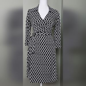 NWOT LAUNDRY by SHELLI SEGAL GEO PRINT 3/4 SLEEVE JERSEY WRAP | XS BLACK/WHITE